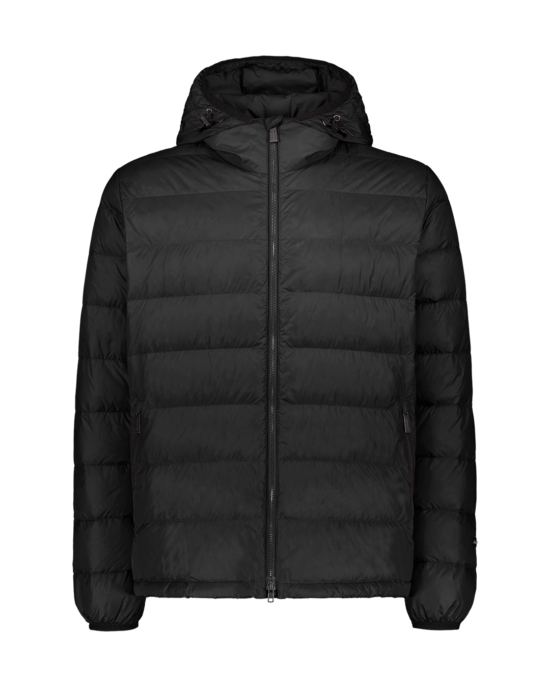 Musta Ruska-kevytuntuvatakki (väri: pohjoisen musta), jossa on vaakasuuntaiset tikkaukset, vetoketjulliset taskut ja kiristysnauhalla varustettu huppu.