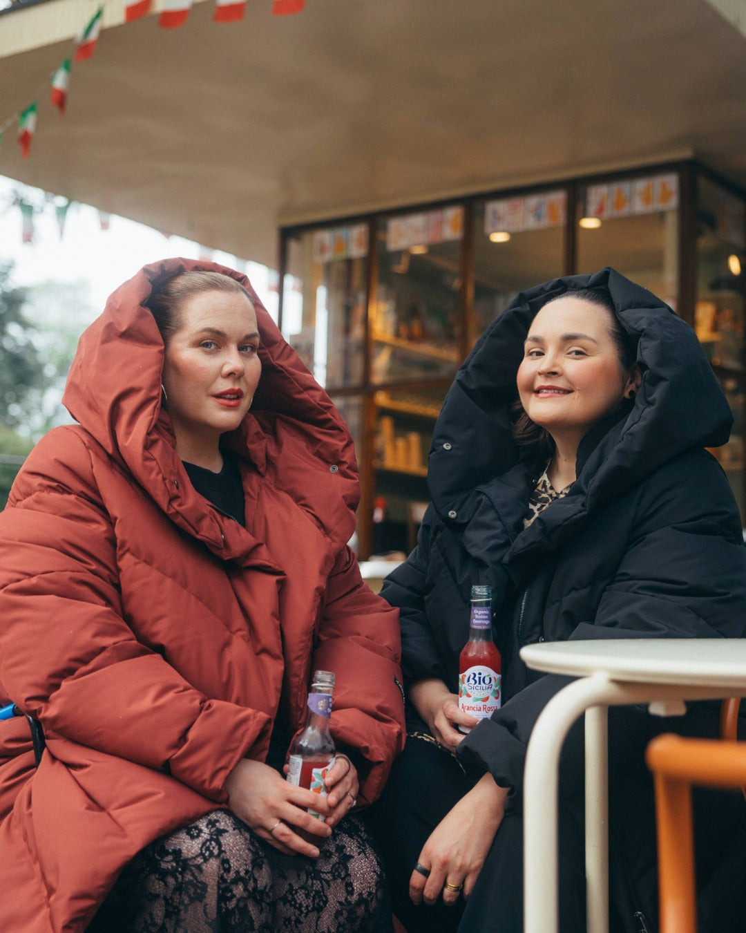 Aino-untuvatakki tiilenpunainen