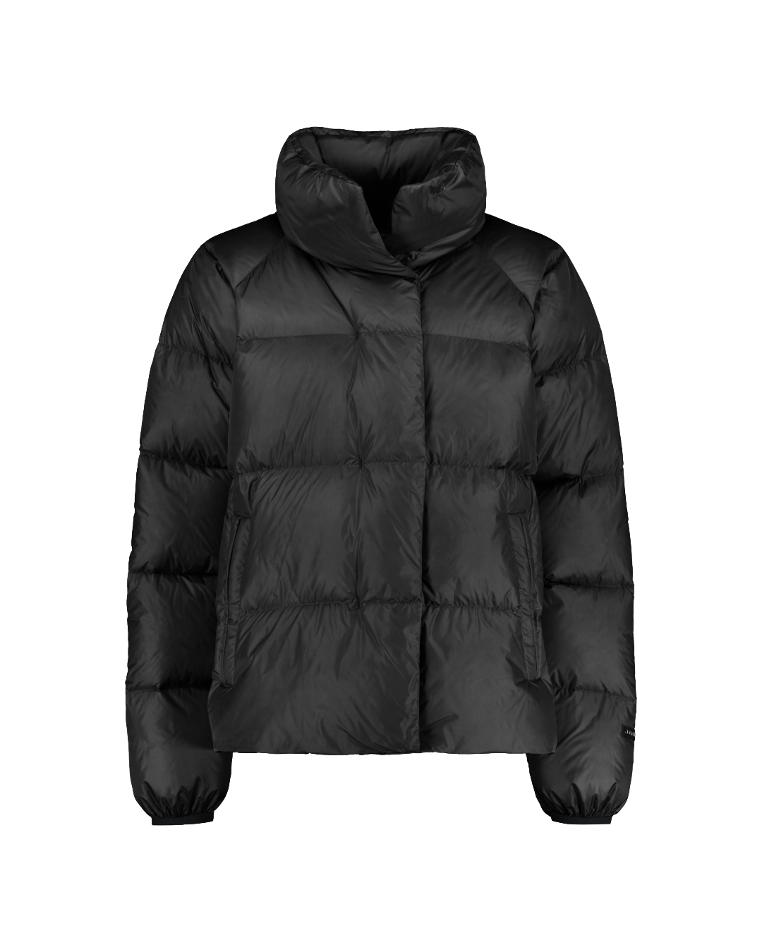 Hiilenmusta Hulda-untuvatakki on lyhyt malli, jossa on leveät vaakasuuntaiset tikkaukset, korkea kaulus ja etuvetoketju listan alla.