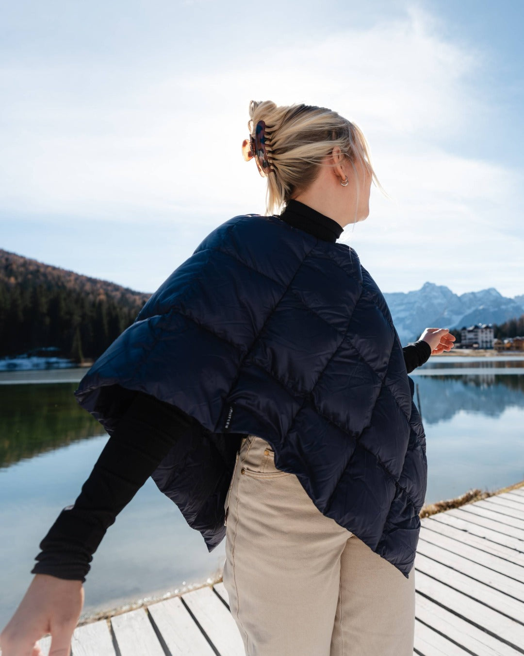 Unelma-untuvaponcho tummansininen