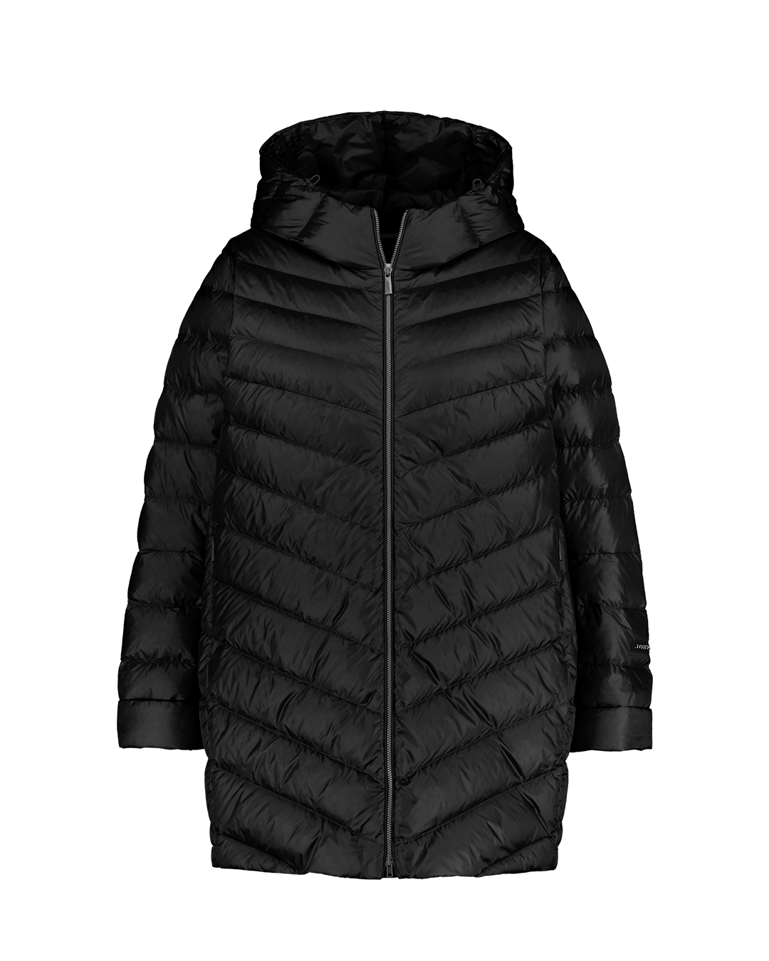 Musta (väri: hiilenmusta) Jasmin kevytuntuvatakki, jossa on kevyesti kiiltävä pinta ja vinot tikkaukset. Takissa on huppu, pitkät hihat ja edessä vetoketjukiinnitys.