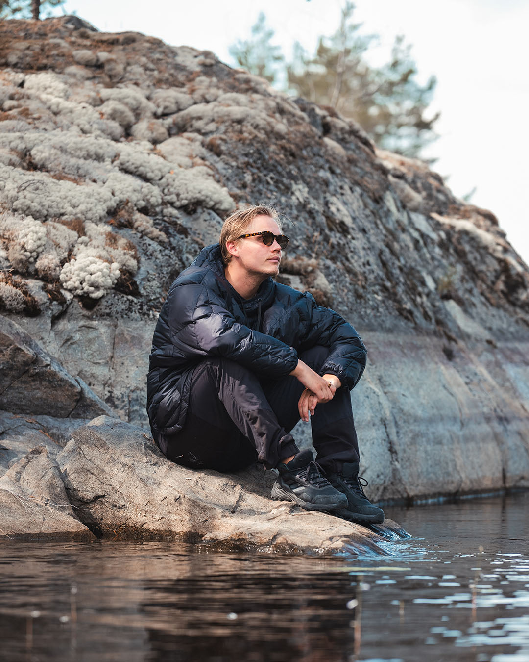 Velho-untuva-anorakki musta