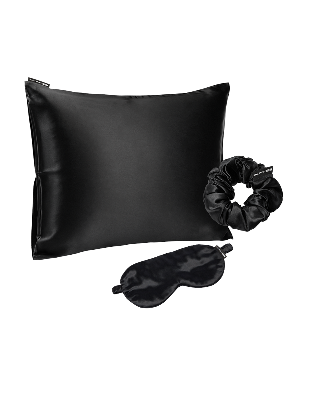 Kaunotar-setti, joka sisältää mustan Kajo-silkkityynyliinan, Hiusmeri-silkkidonitsin ja Uinuva-unimaskin. Kaikissa tuotteissa on pieni musta kangasmerkki, jossa näkyy JoutsenxBEHM-logo.