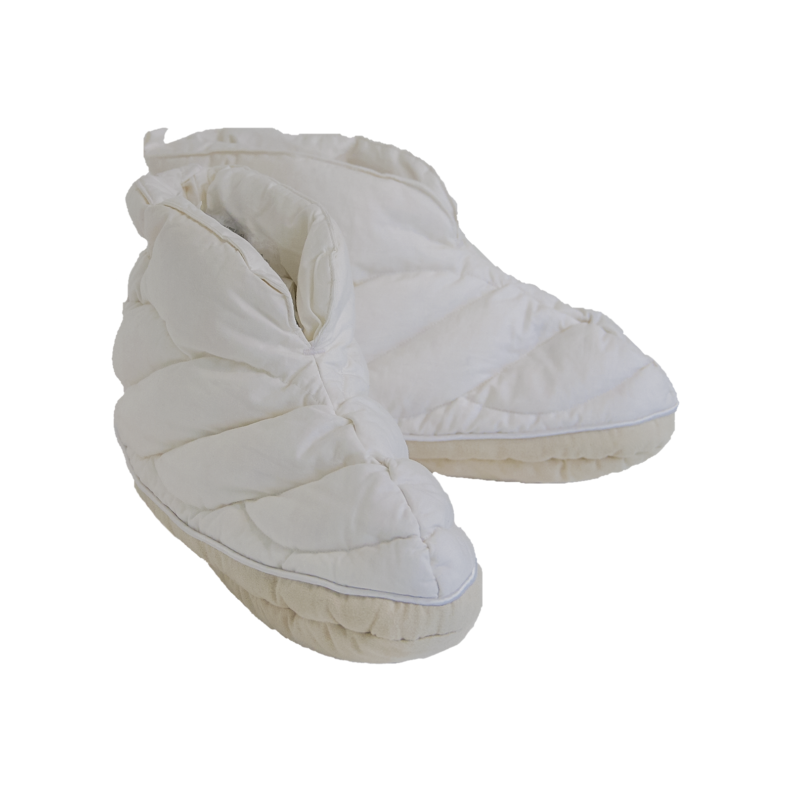 Valkoiset Kuiske-untuvatossut, joissa on tikattu rakenne sekä hieman kohotettu varsi.