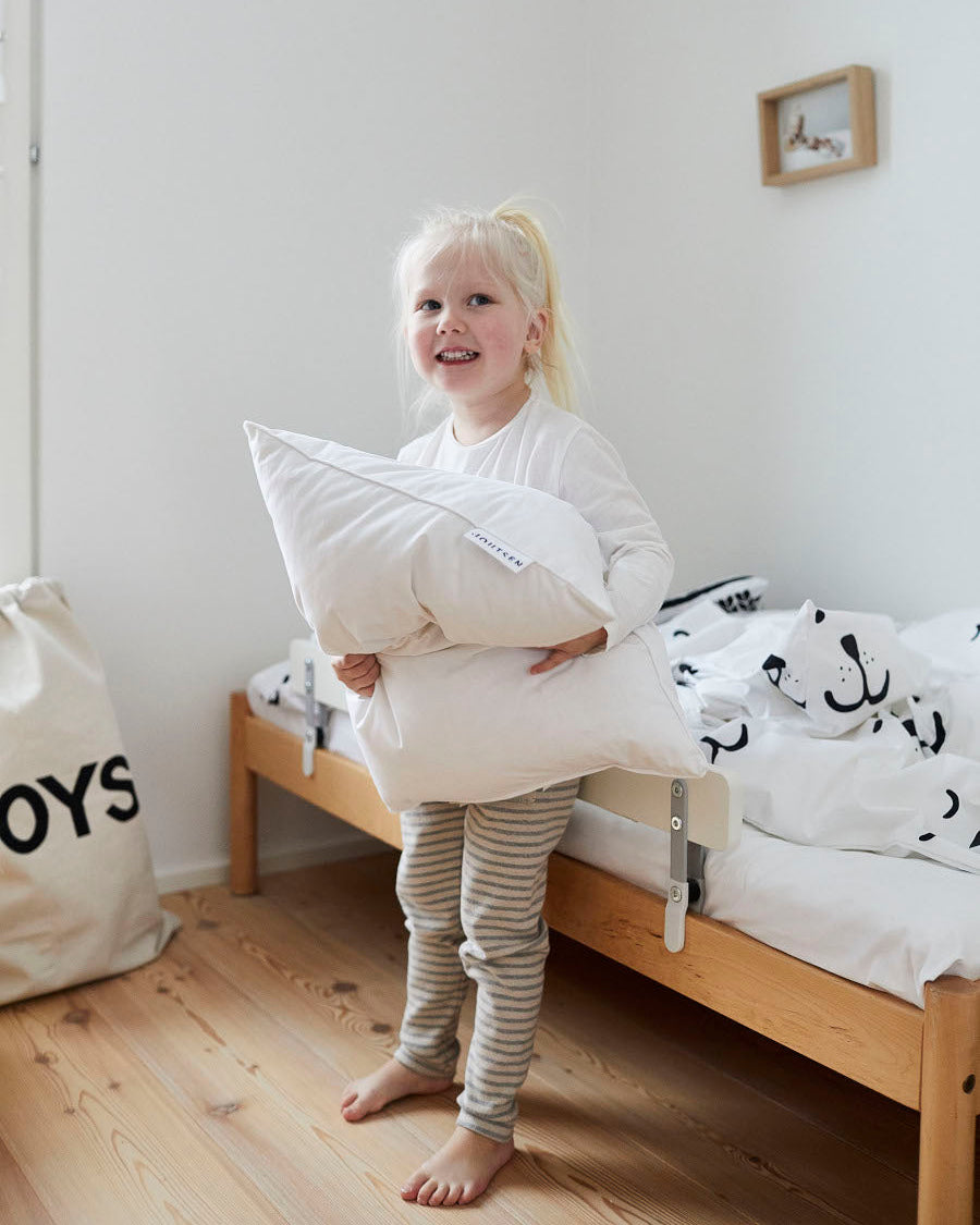 Lasten matala ja pehmeä untuvatyyny - Joutsen -