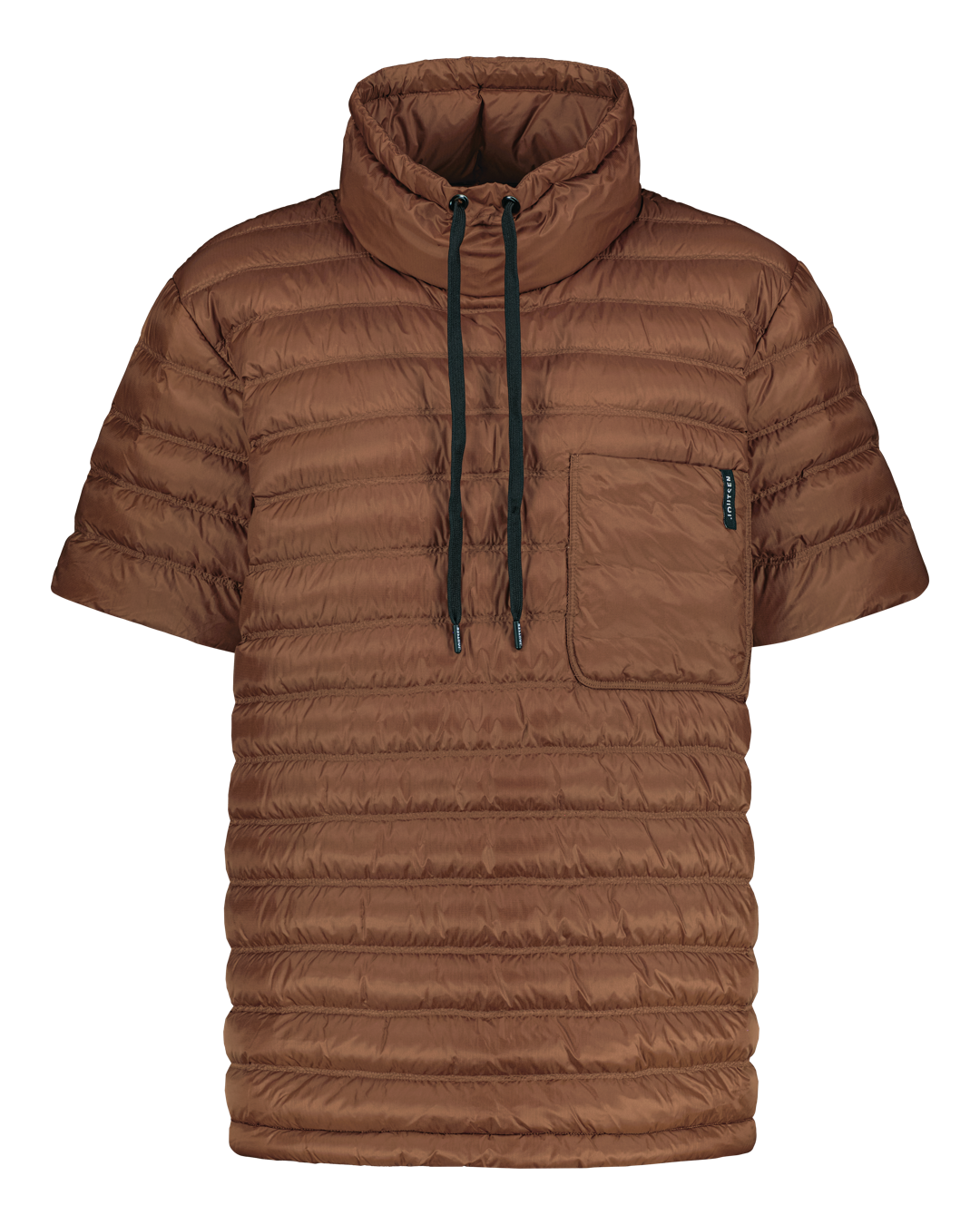 Ruskea, lyhythihainen topattu untuvapaita, jossa on korkea kiristettävä kaulus, rintatasku ja vaakatikkaukset.