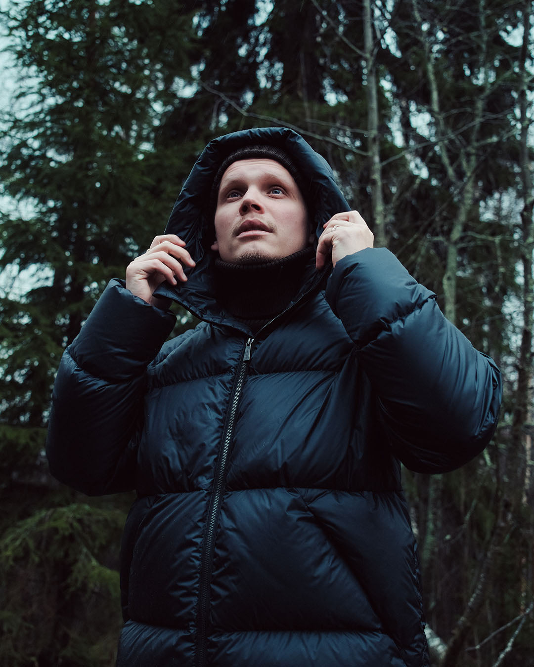 Huurre-untuvatakki hiilenmusta